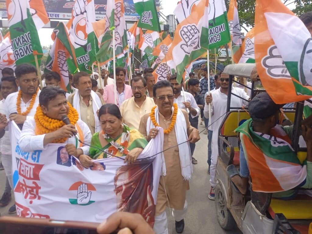 महागठबंधन की बैठक से पहले सड़क पर उतरी कांग्रेस, कहा-नौकरी दो या सत्ता छोड़ो… newg india